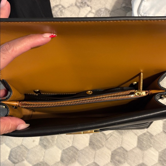 Tory Burch
Lee Radziwill Leather Shoulder Bag - Picture 6 of 11